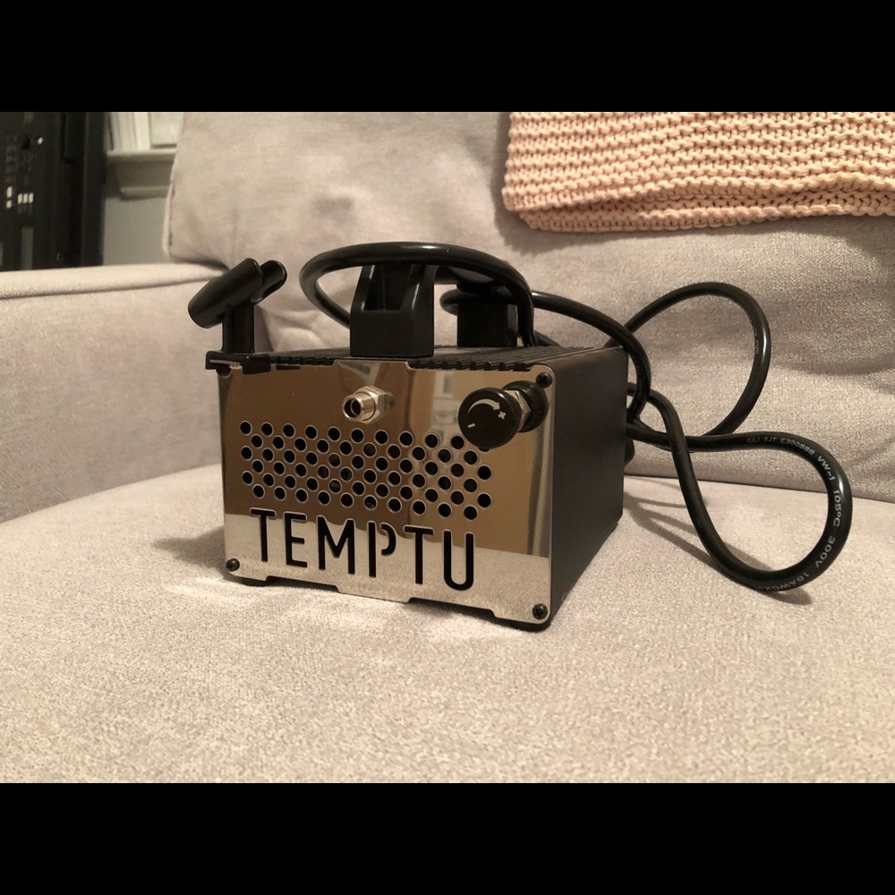 S-One Temptu Airbrush Machine with Kit - Picture 2 of 8